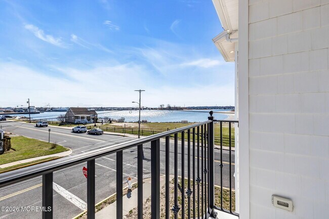 Building Photo - 550 Whiting Ave