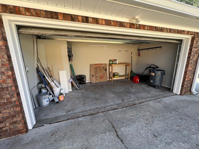 Building Photo - Gorgeous 4/2 Renovated Home in the Heart o...