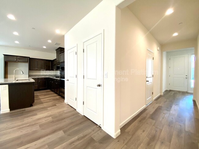 Building Photo - 4137 Beverly Ave