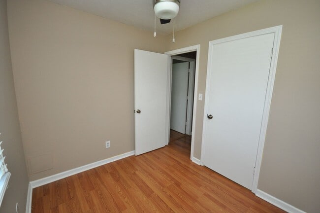 Building Photo - Cozy Calvert City Home