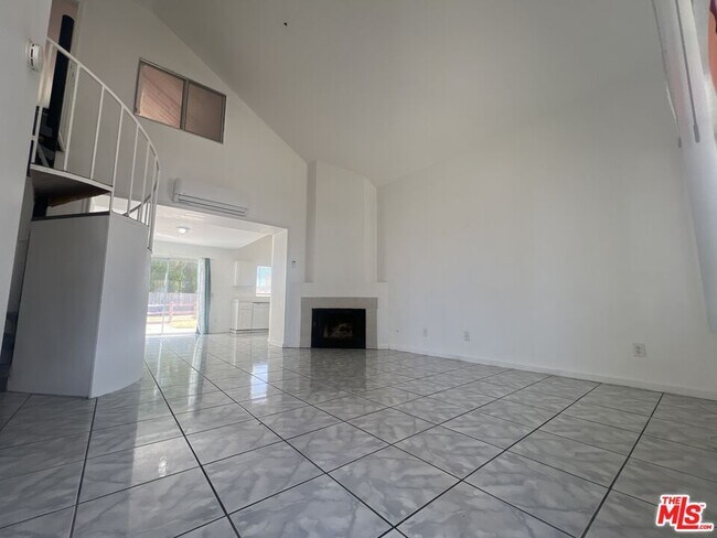 Building Photo - 659 Periwinkle Ln