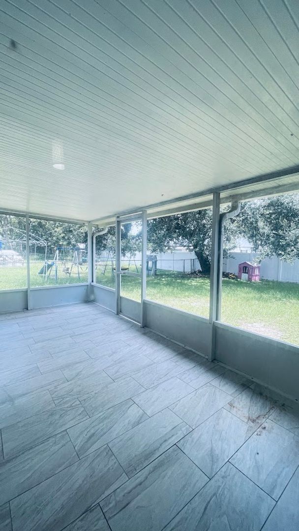 Building Photo - 729 Del Rio Way