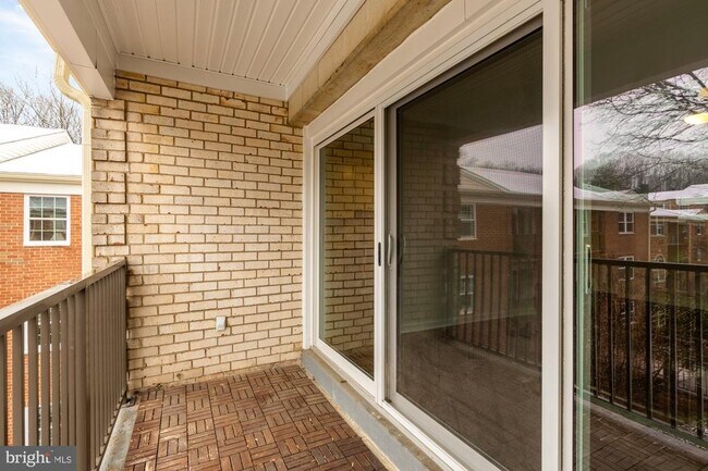 Building Photo - 882 College Pkwy