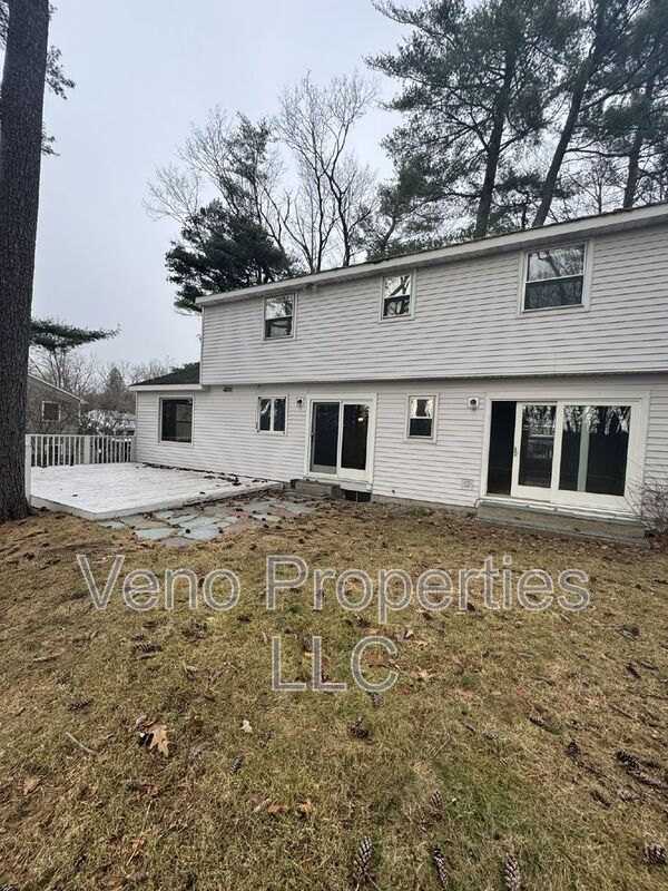 Building Photo - 15 Rivercrest Dr