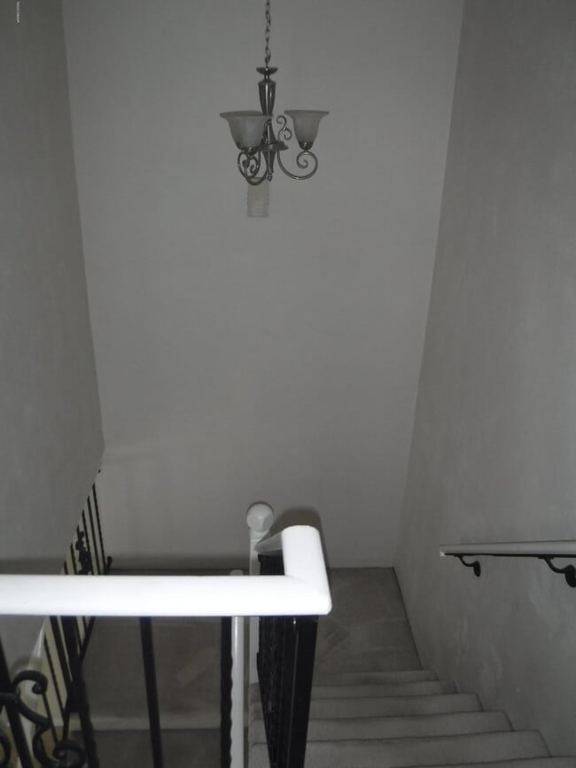 Building Photo - 2080 Oak Meadow Cir