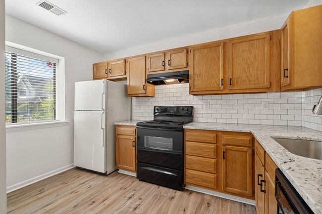 Building Photo - Raintree Country Club Townhome for Rent