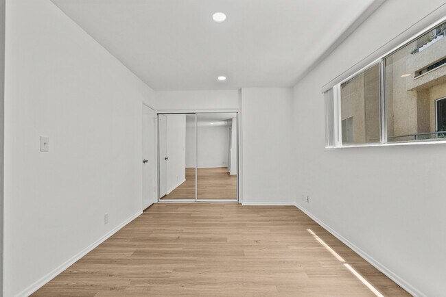 Building Photo - 15286 Sutton St