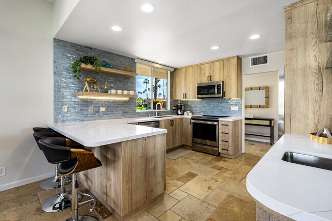 Building Photo - 76705 Sandpiper Dr