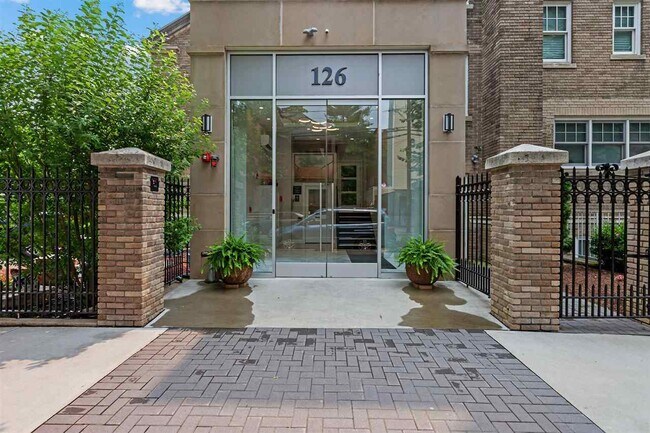 Building Photo - 126 Delaware Ave