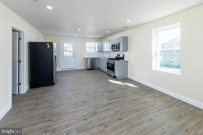 Building Photo - 311 Pine St