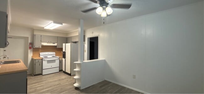 Building Photo - 202 N Virginia Ave