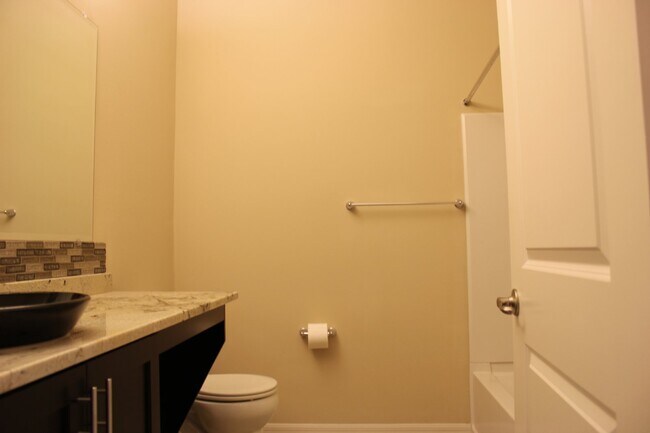 Building Photo - "Stunning 3 Bed/2 Bath Home with Lake View...