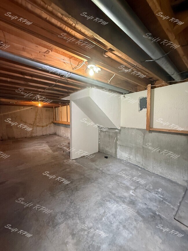 Building Photo - 817 E Sheridan St