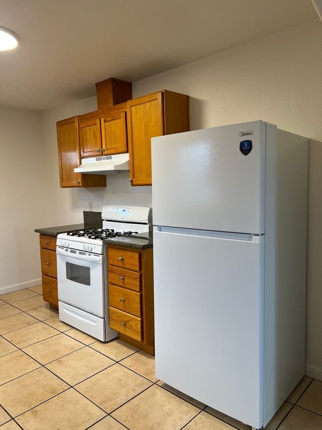 Building Photo - UPDATED 3 BEDROOM HOUSE WITH LARGE BACKYARD!