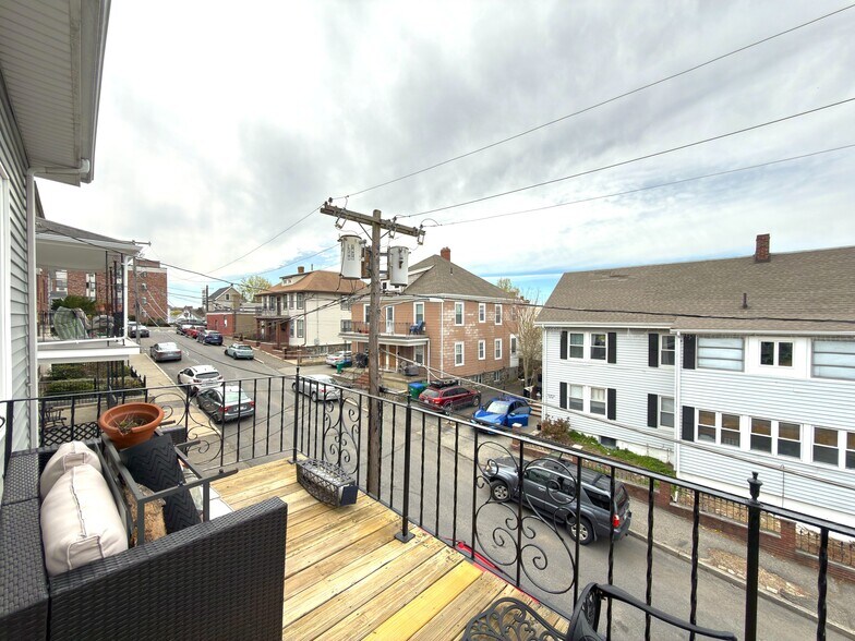 Building Photo - 19 Strathmore Rd