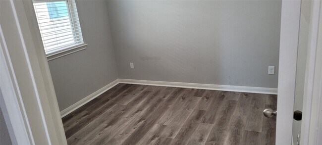 Building Photo - 6042 Carpenters Cove Ln