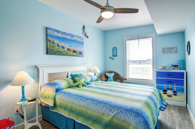 Building Photo - 1300 Eleventh Street-SI ID1023200P