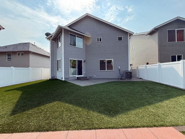Building Photo - 4 Bedroom DuPont Home for Rent