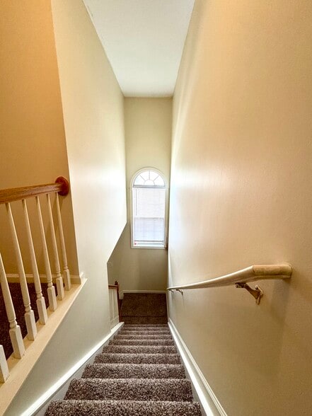 Building Photo - 578 Hampton Way