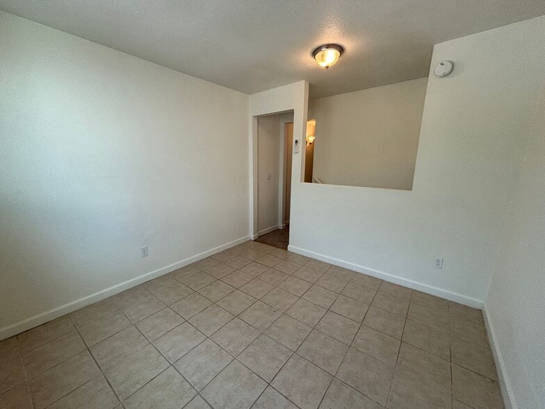 Building Photo - 1 E Navajo Rd