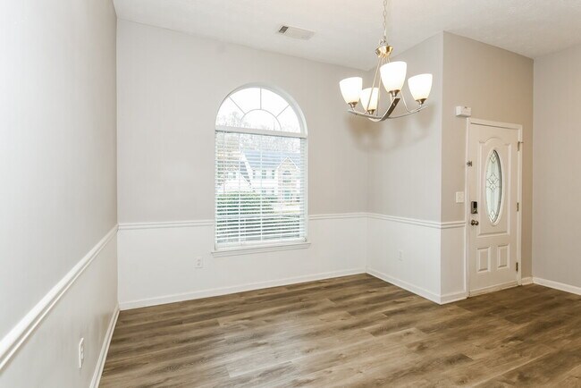 Building Photo - 180 Creekview Blvd