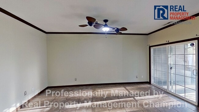 Building Photo - Beautiful Two Story Townhome with Lots of Storage!!