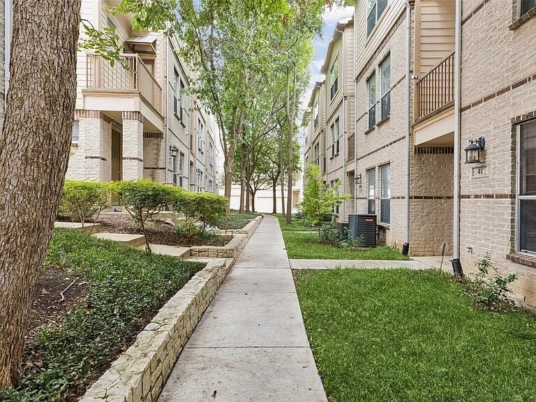 Building Photo - 4830 Cedar Springs Rd