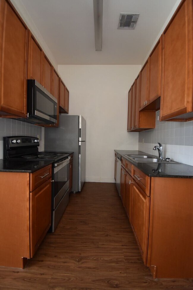 Building Photo - Pine Grove Apartments