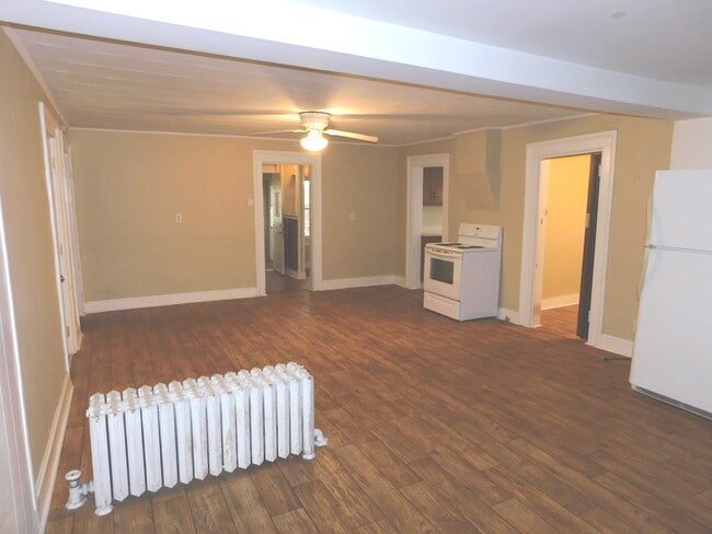 Building Photo - 3986 Rollo Rd