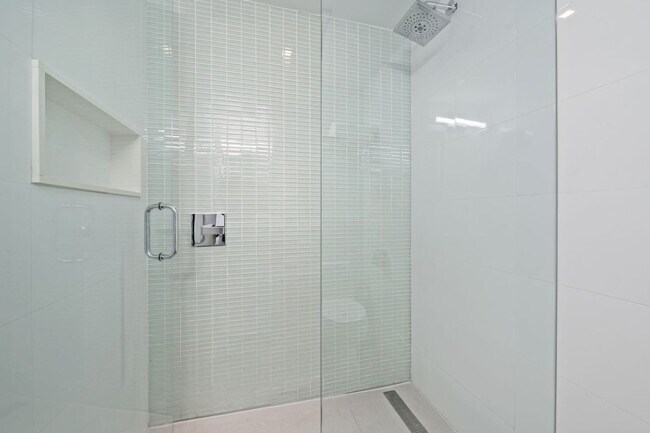 Building Photo - 6080 Collins Ave