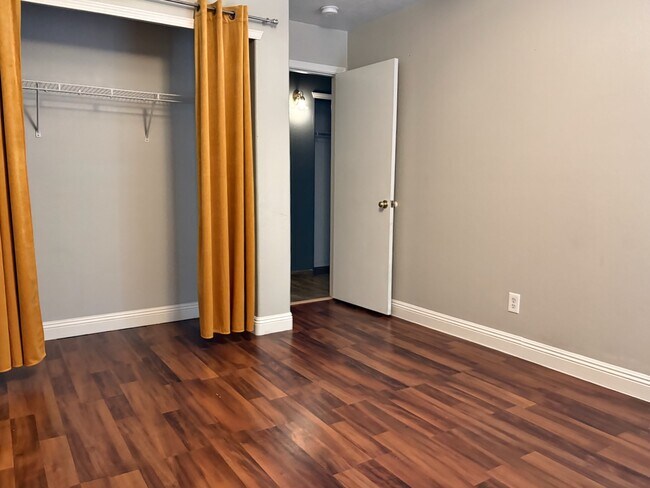 Building Photo - 3617 Cameo Dr
