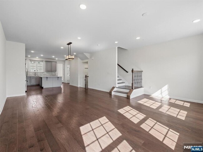 Building Photo - 18 Litchfield Ln