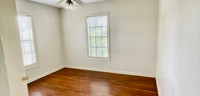 Building Photo - 1400 Vine Ave