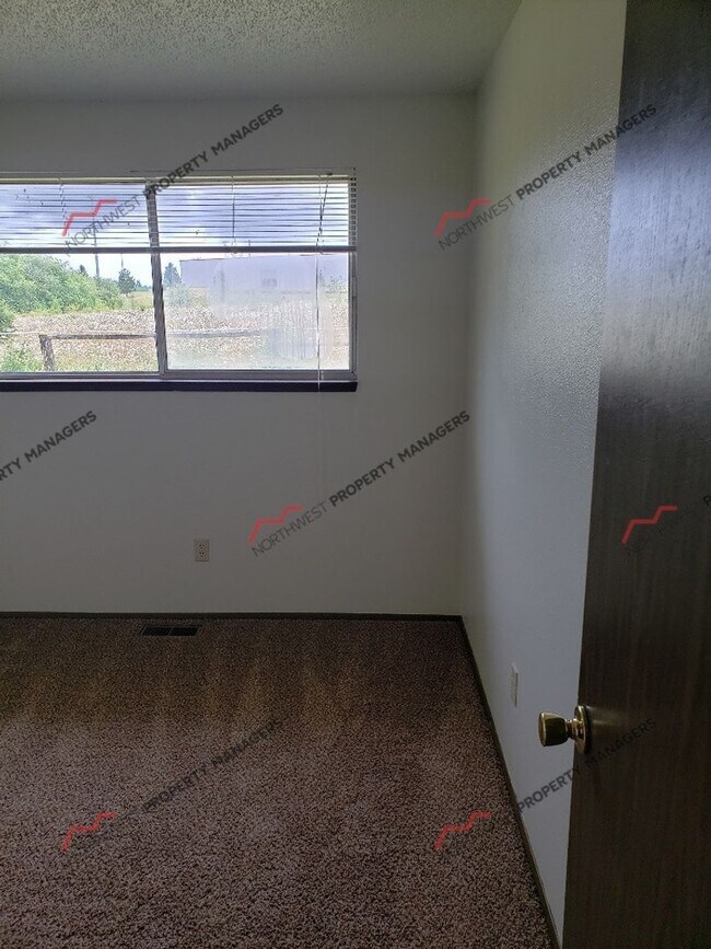 Building Photo - STATUS: *AVAILABLE * | R14 |  $1795