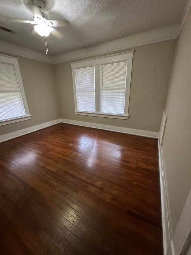 Building Photo - Quaint home in downtown Augusta Ready now!