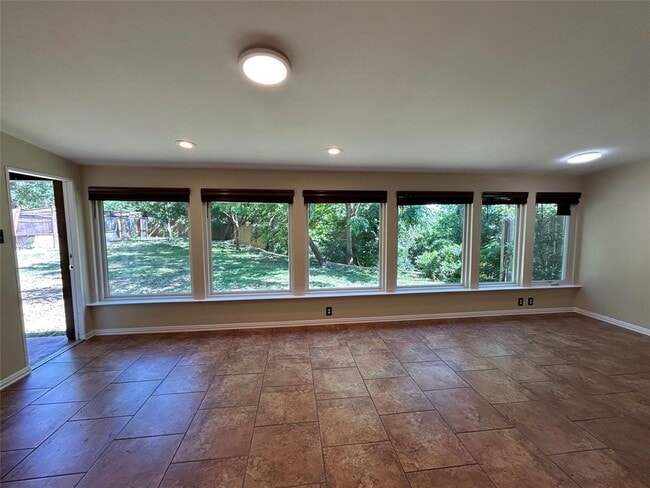 Building Photo - 11701 Rustic Rock Dr