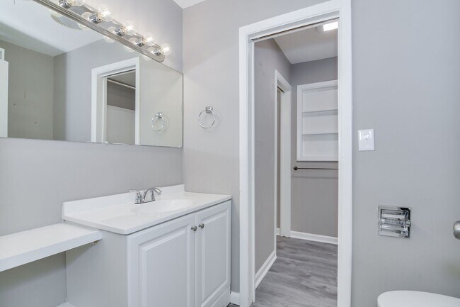 Building Photo - 4 Bedroom 1.5 Bathroom Home in Augusta