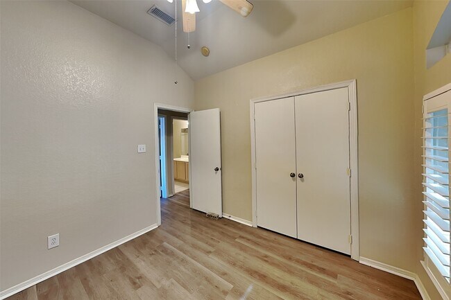 Building Photo - 285 Mesa View