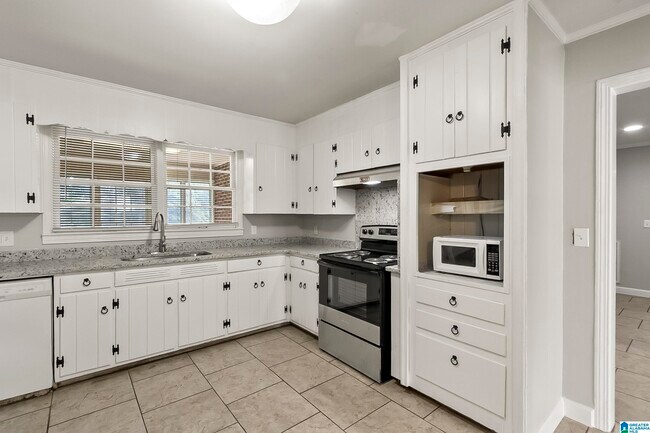Building Photo - 243 Cedar Crest