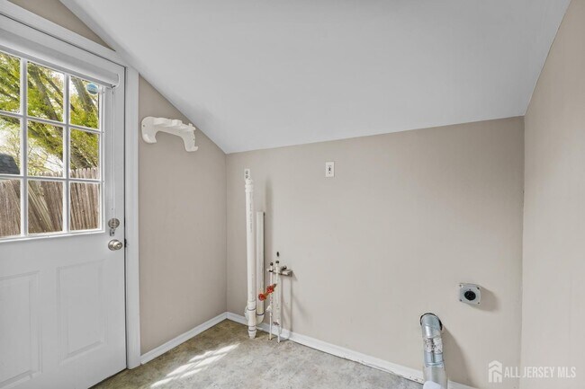 Building Photo - 49 Louis Ave