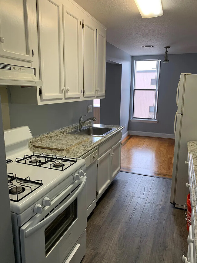 Building Photo - 52L Shrewsbury Green Dr