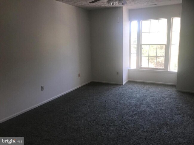 Building Photo - 901 Woodbridge Ct