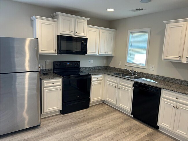 Building Photo - 550 JP Stevens Rd