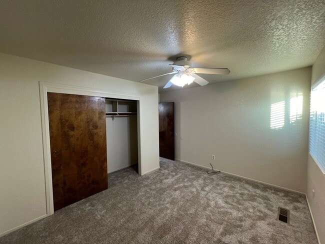 Building Photo - Single story home located in Lakewood Elementary School District!