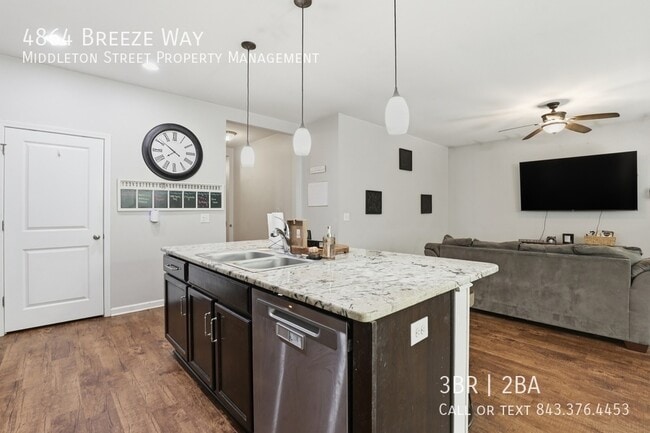 Building Photo - 4864 Breeze Way