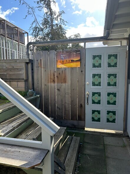 Building Photo - 1060 Waring St