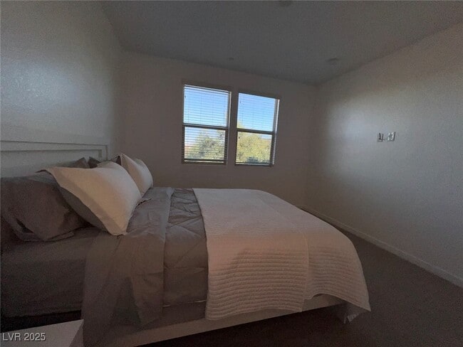 Building Photo - 11237 Rainbow Peak Ave