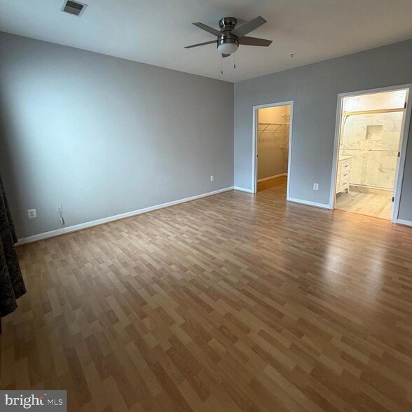 Building Photo - 10730 Symphony Way