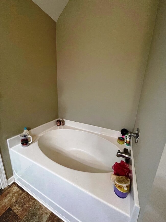 Building Photo - One Level two bedroom, two bath townhouse ...