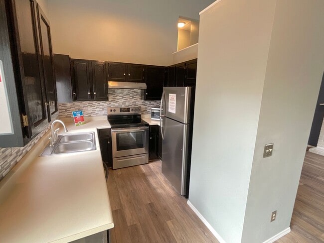 Building Photo - 3 Bedroom Home Available Near E Woodmen Rd...